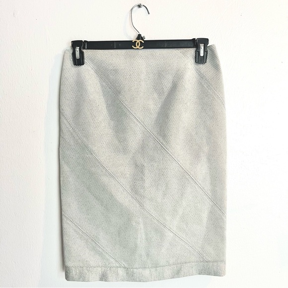 Nina Ricci Light Grey 100% Wool Ribbed Pencil Skirt Size 40 US 8 - Picture 1 of 15